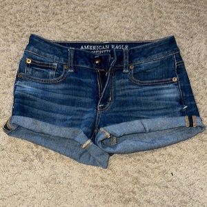 american eagle women’s dark wash blue jean short shorts
